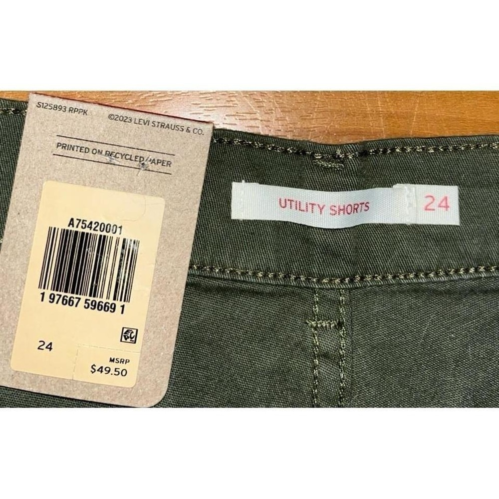 Womens NWT Levi's Utility Green Mid Rise Shorts - Picture 5 of 6